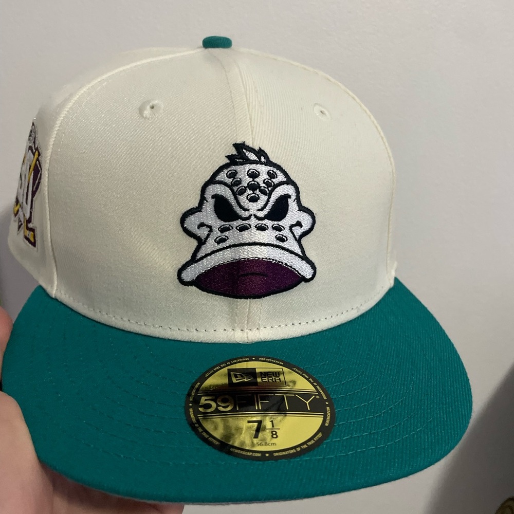 Hat Club New Era Anaheim Ducks 30thAnniversary Patch Mask size 7 1/8 brand new